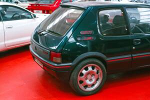 Image 20/33 of Peugeot 205 GTi 1.9 (1993)