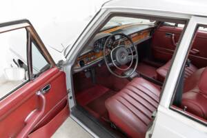 Image 10/27 of Mercedes-Benz 280 SEL 4,5 (1972)