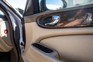 Image 49/50 of Jaguar XJ 8 4.2 (2003)