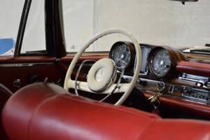 Image 52/61 de Mercedes-Benz 250 SE (1966)