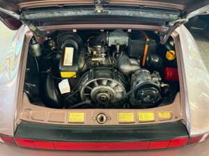Afbeelding 28/41 van Porsche 911 Carrera 3.2 (WTL) (1987)