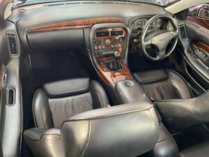 Image 37/50 of Aston Martin DB 7 Vantage Volante (2002)