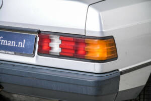 Image 29/50 of Mercedes-Benz 190 E (1986)