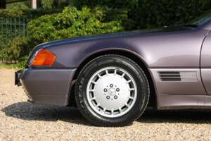 Image 21/50 of Mercedes-Benz 500 SL (1990)