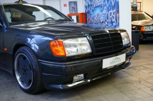 Afbeelding 3/35 van Mercedes-Benz 300 CE-24 (1992)