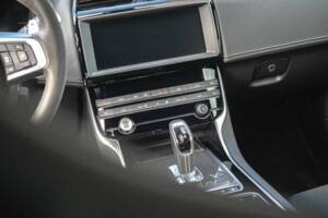 Image 24/50 of Jaguar XE SV Project 8 (2018)
