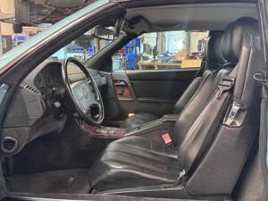 Image 17/19 of Mercedes-Benz 500 SL (1990)