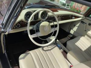 Image 10/20 of Mercedes-Benz 280 SE 3,5 (1971)