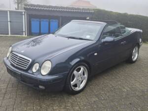 Image 1/8 of Mercedes-Benz CLK 320 (1999)