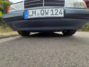 Afbeelding 33/54 van Mercedes-Benz 200 E (1992)