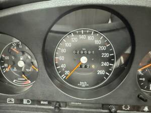 Image 18/23 of Mercedes-Benz 380 SL (1984)