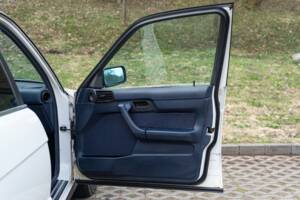 Image 26/55 of BMW 525ix (1993)