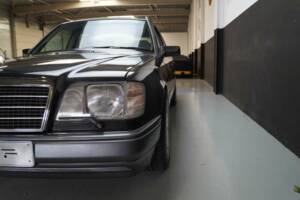Bild 42/50 von Mercedes-Benz E 280 T (1994)