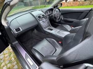 Image 16/25 of Aston Martin DB 9 Volante (2005)