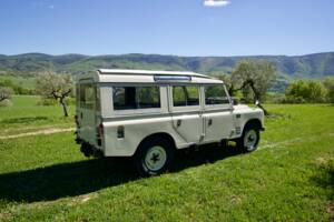 Image 7/14 of Land Rover 109 (1971)
