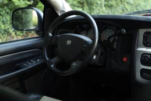 Image 61/82 of Dodge Ram SRT 10 (2005)