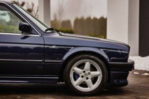 Image 8/8 of BMW 325i (1989)