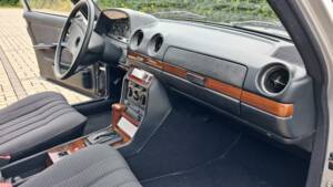 Afbeelding 10/25 van Mercedes-Benz 230 E (1984)