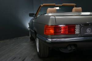 Image 25/50 de Mercedes-Benz 420 SL (1987)