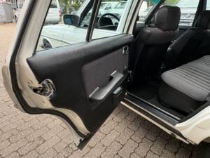 Image 20/66 of Mercedes-Benz 200 T (1984)