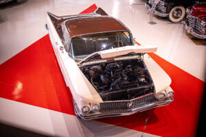 Image 17/18 of Buick Le Sabre Coupe (1960)