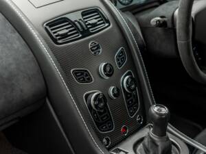 Image 22/65 de Aston Martin Vantage GT8 (2017)