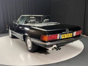 Image 6/8 de Mercedes-Benz 380 SL (1982)