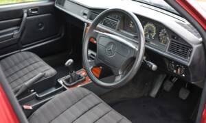 Image 3/31 of Mercedes-Benz 190 E (1993)