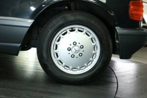 Image 29/30 of Mercedes-Benz 560 SEL (1989)