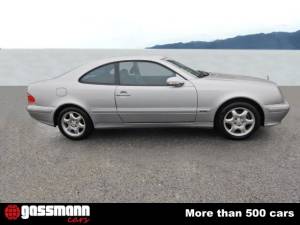 Immagine 4/15 di Mercedes-Benz CLK 320 (2000)