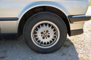 Afbeelding 20/25 van BMW 320i (1990)