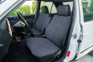 Afbeelding 24/44 van Mercedes-Benz 190 E (1987)