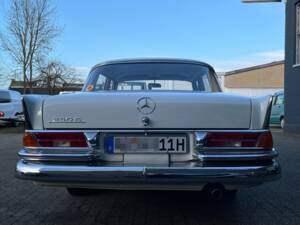 Image 13/29 de Mercedes-Benz 230 S (1965)