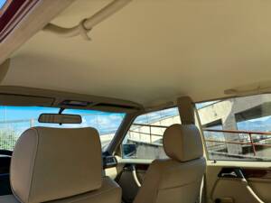 Image 20/50 of Mercedes-Benz E 200 (1993)