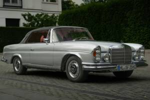 Image 13/95 of Mercedes-Benz 280 SE 3,5 (1970)