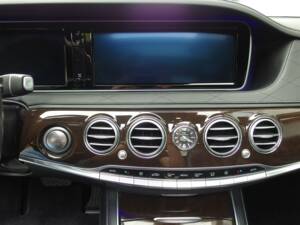 Bild 19/99 von Mercedes-Benz Maybach S 500 (2015)