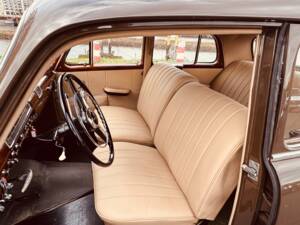 Image 17/43 of Mercedes-Benz 220 S (1956)