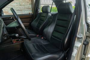 Obraz 27/50 pojazdu Mercedes-Benz 190 E 2.3-16 (1985)