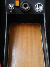 Image 6/42 of Alfa Romeo 2000 GT Veloce (1975)