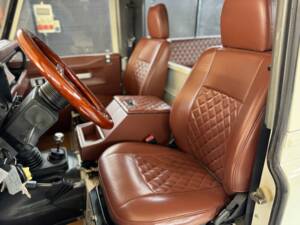 Bild 31/61 von Land Rover Defender 90 Td5 (2000)