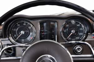 Image 14/35 de Mercedes-Benz 230 SL (1966)