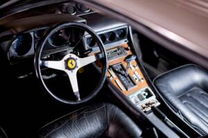 Image 19/23 de Ferrari 400 GT (1979)