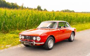 Image 7/53 of Alfa Romeo 2000 GT Veloce (1975)