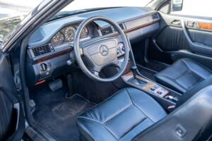 Bild 32/49 von Mercedes-Benz 300 CE-24 (1993)