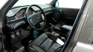 Imagen 15/40 de Mercedes-Benz 250 TD (1990)
