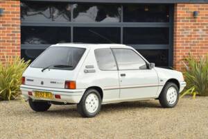 Image 11/35 of Peugeot 205 (1985)