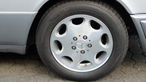 Image 56/74 of Mercedes-Benz E 320 (1997)