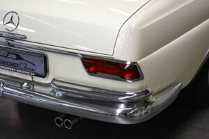 Image 44/61 de Mercedes-Benz 250 SE (1966)