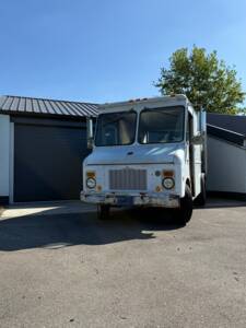 Image 2/18 of Chevrolet Step Van P30 (1979)