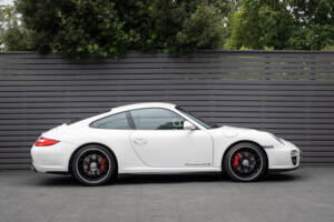 Image 16/38 of Porsche 911 Carrera GTS (2011)